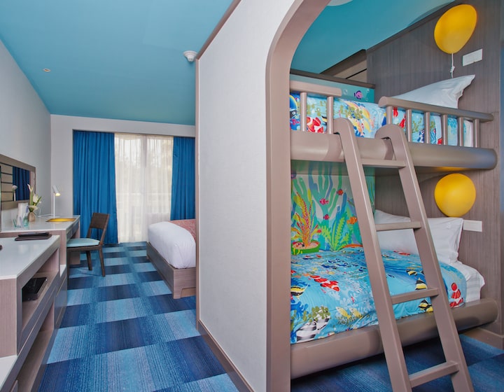 phuket hotels resorts kids clubs holiday inn phuket family rooms