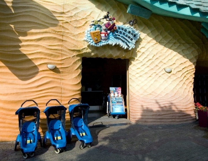 stroller facilities at ocean park hong kong