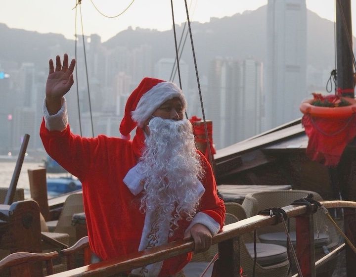 meet santa claus hong kong boat